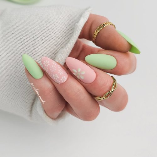 11-Soft Mint and Pink Daisy Nails for Spring