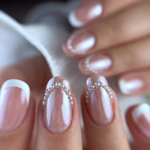 17-Pearl Veil Nails