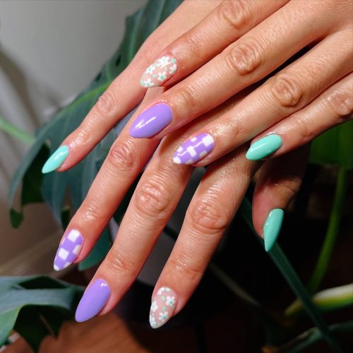17-Playful Pastel Mix with Daisies