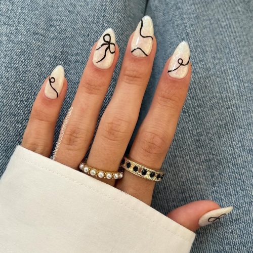 18-Minimal Snow White Lines