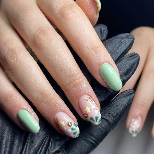19-Mint Green and Pink Floral Nails