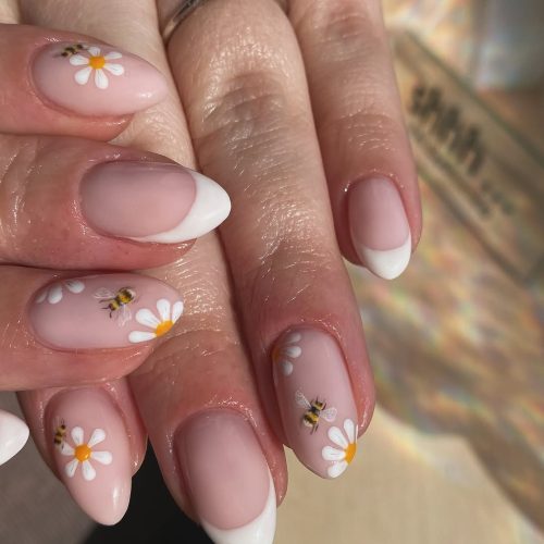 22-Whimsical Daisy and Bee French Tips