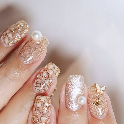 25-Elegant Glitter and Pearl Nails