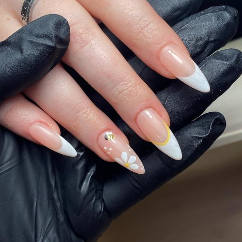 29-Elegant Bee & Daisy French Tips
