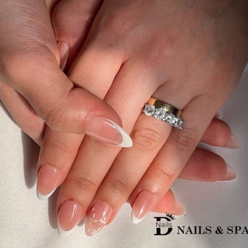 3-Soft & Chic Almond French