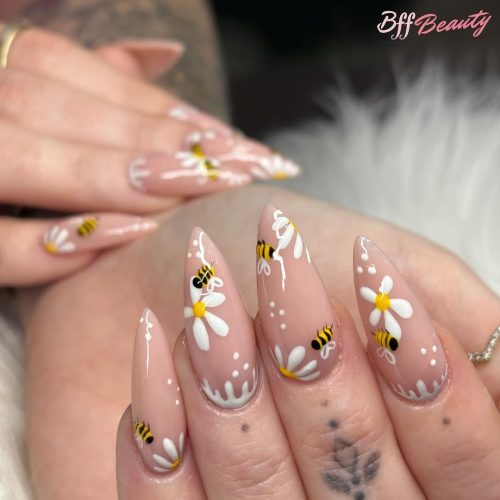 4-Daisy Dreams with Bumble Bees