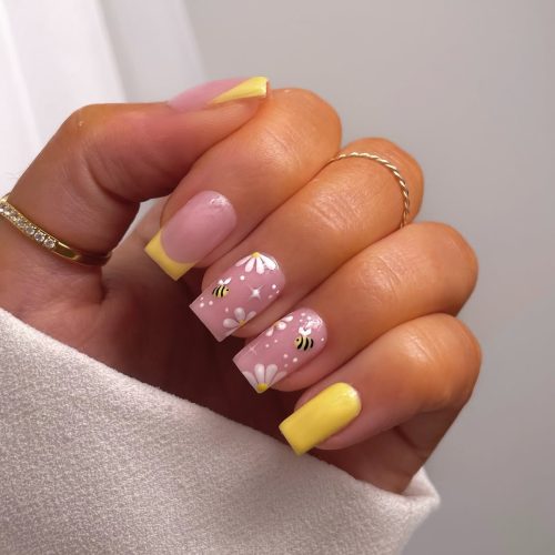 7-Sunny French Tips with Bee Charm